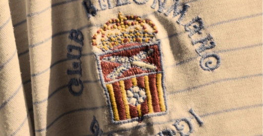 Logo de escudo de la selección española de fútbol en una camiseta