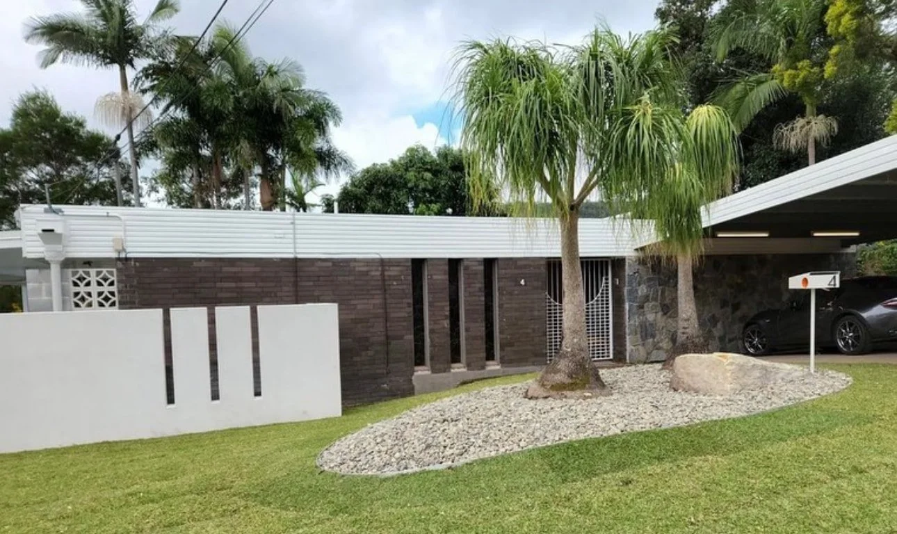retro-house-block-fence-feature.jpg