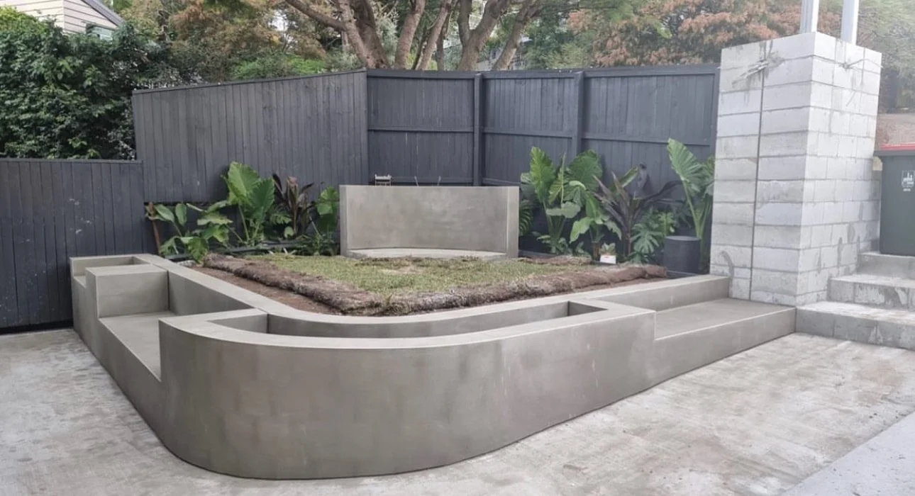 curved-rendered-block-planter-box.jpg