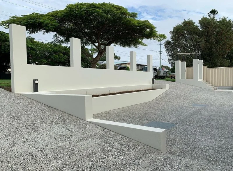 front-retaining-wall-fence-planter.jpg