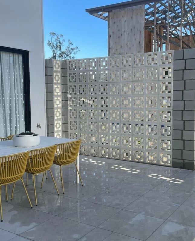 white-breeze block-screen.jpg