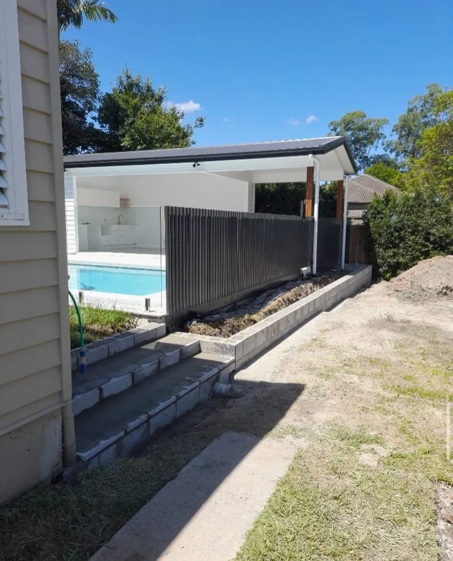 retaining wall-concrete steps.jpg