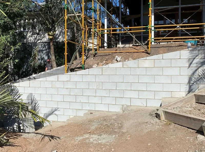 block-retaining-wall-raked.jpg