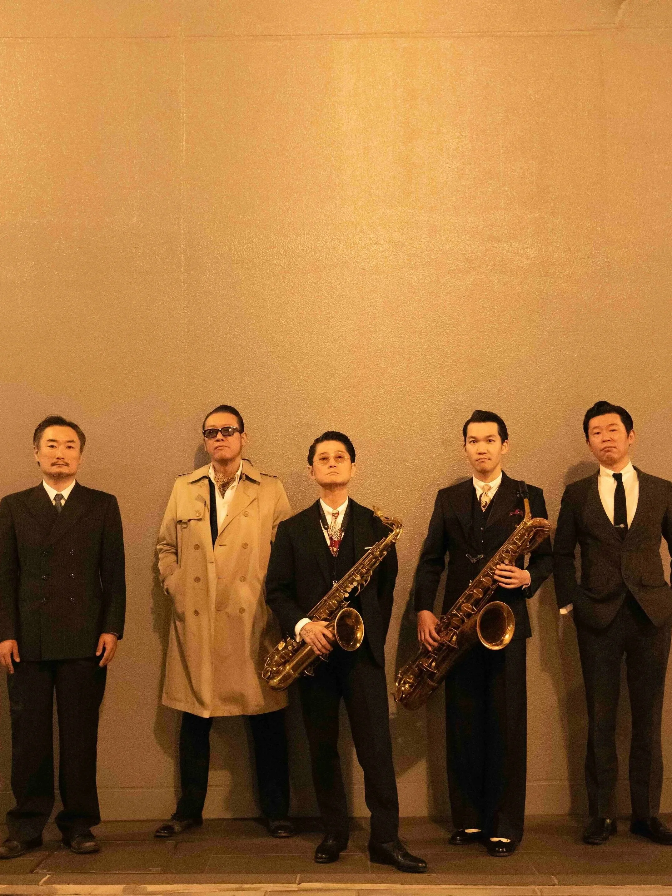Bloodest Saxophone（ブラサキ）- 甲田伸太郎（サックス）、伊藤 聖（バリトンサックス）、佐藤修二（ギター）、服部将典（ベース）、 大澤公則（ドラム）によるジャンプ＆スウィングバンド。NIHONBASHI  PUBLIC JAZZ 2026 SPRING、5月16日（土）出演。