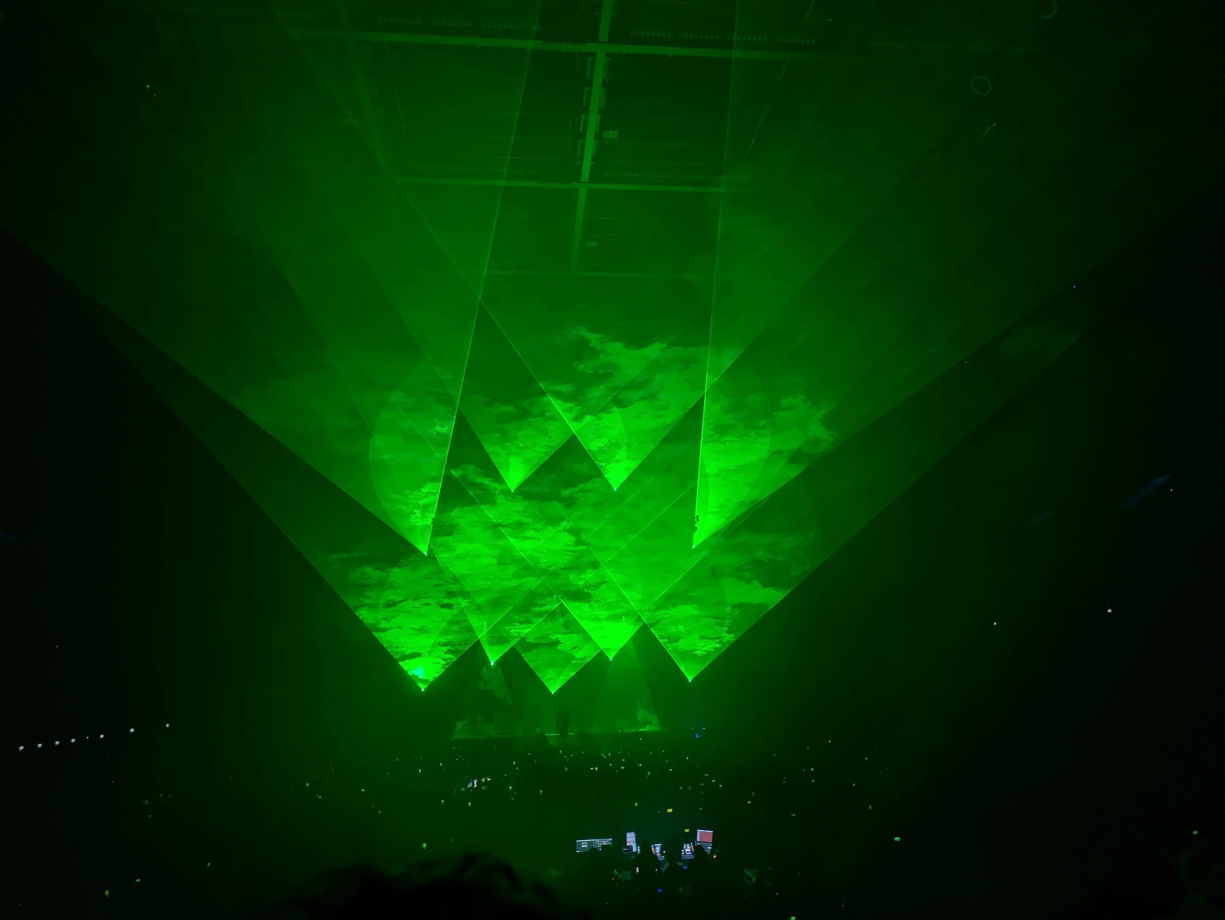 And one more, but from the main act Sleep Token this time. I had no idea how they accomplished this look, with the almost fans of light shining out, but it's a look I have aspired to ever since I first saw it.