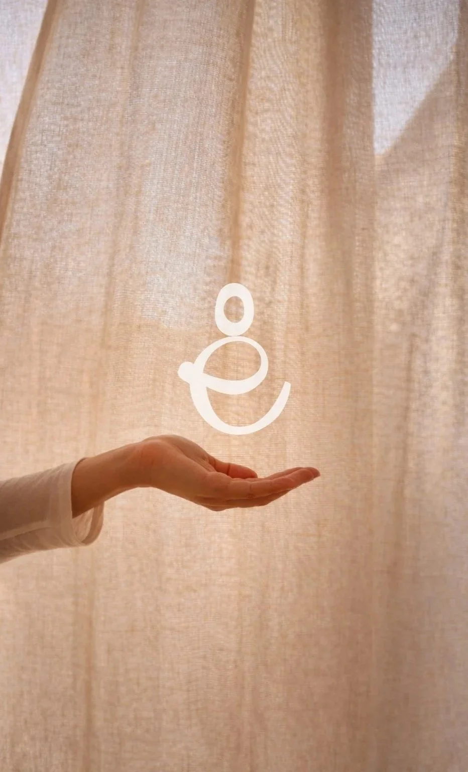 (main + lettre e stylisée)
Logo Eva Rousseau – praticienne énergétique à Angers