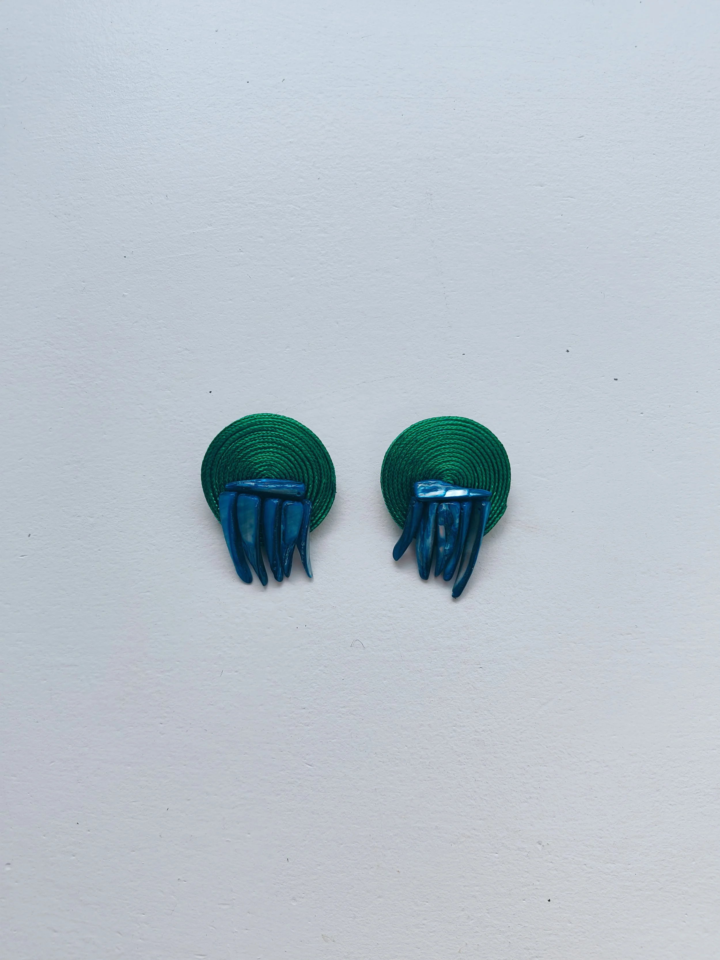Thorn earrings - Blue Shell