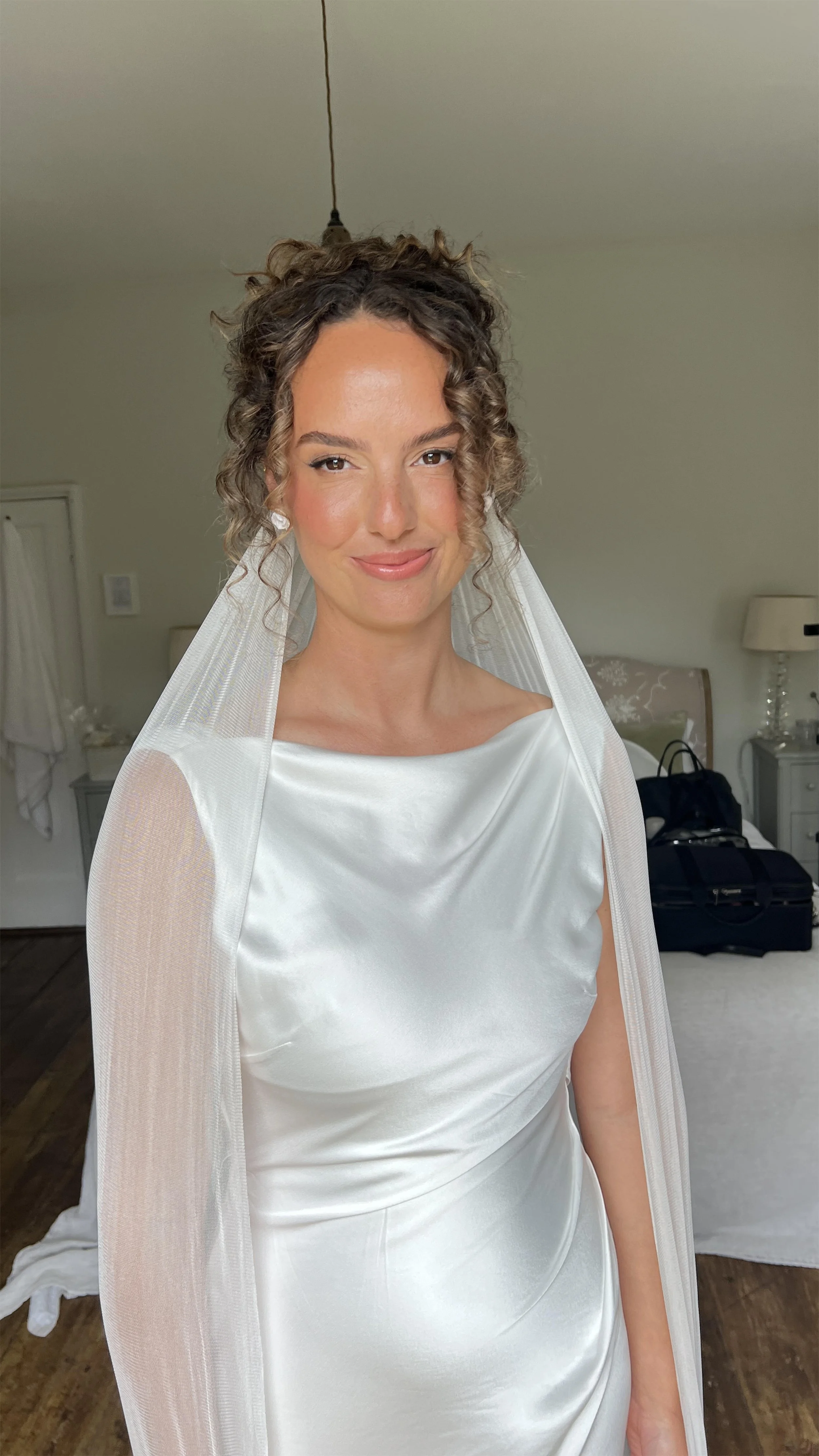 Glowing modern makeup example