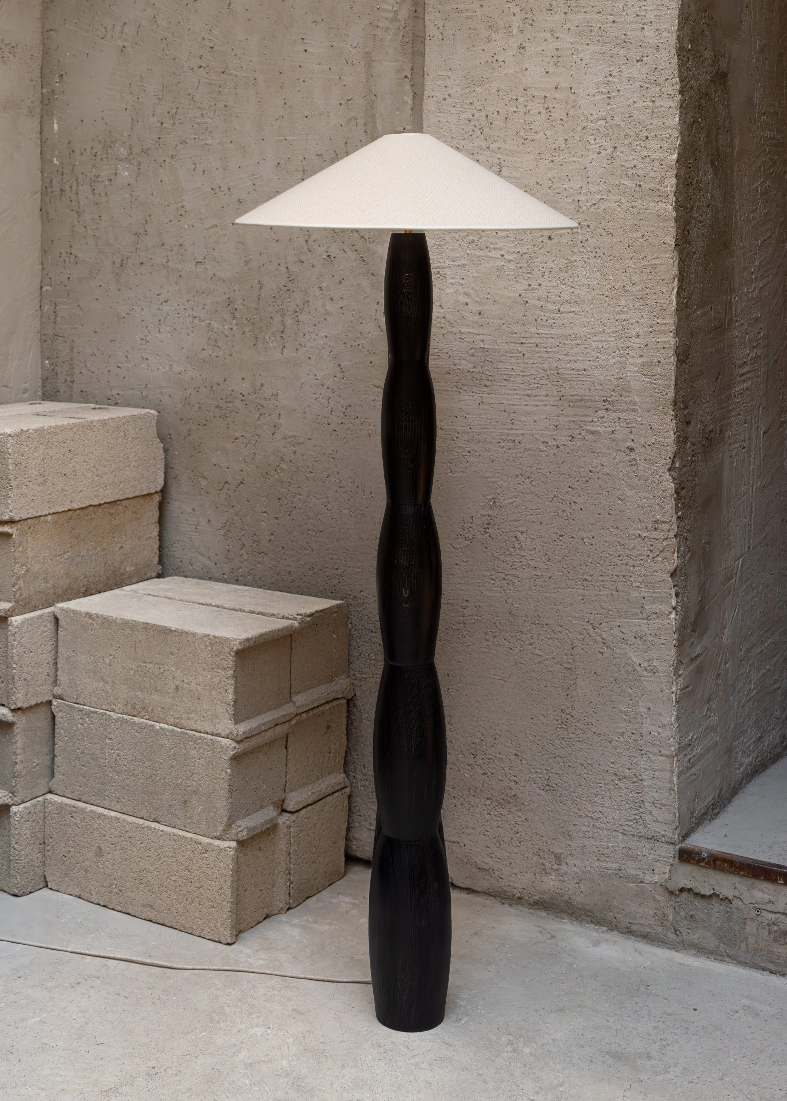 BLACK INTERVALLES FLOOR LAMP