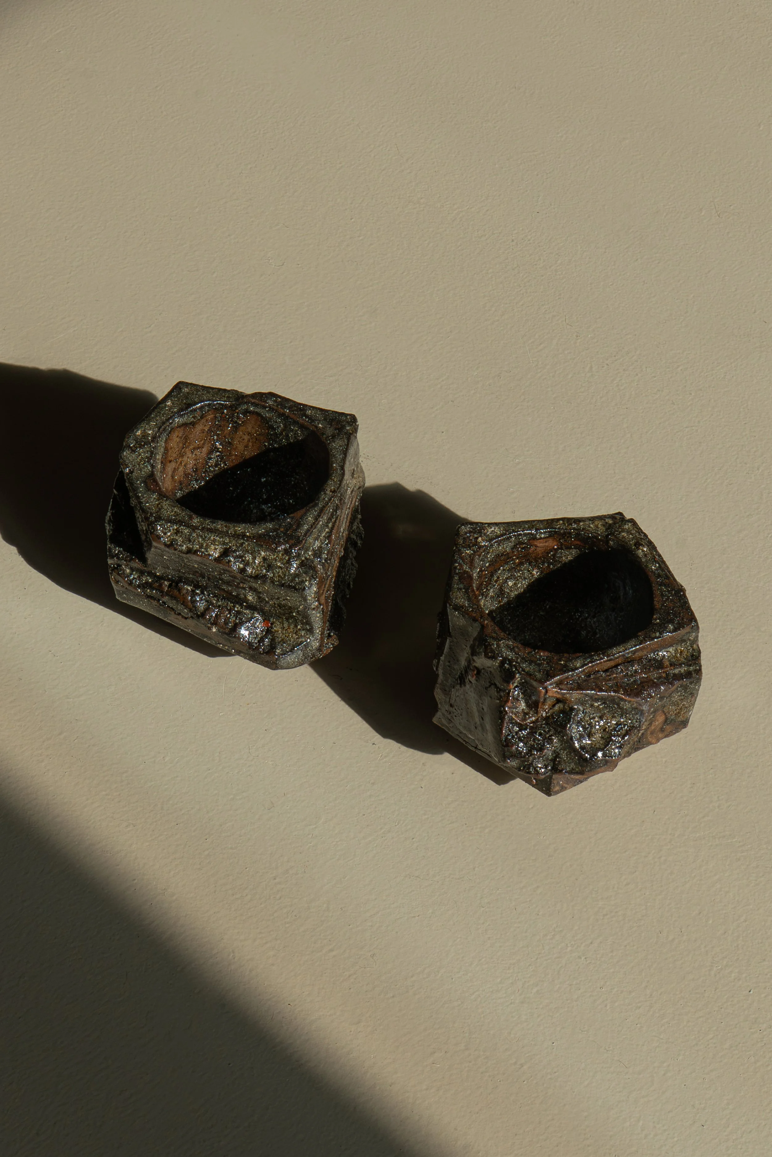 SET OF SMALL CUPS