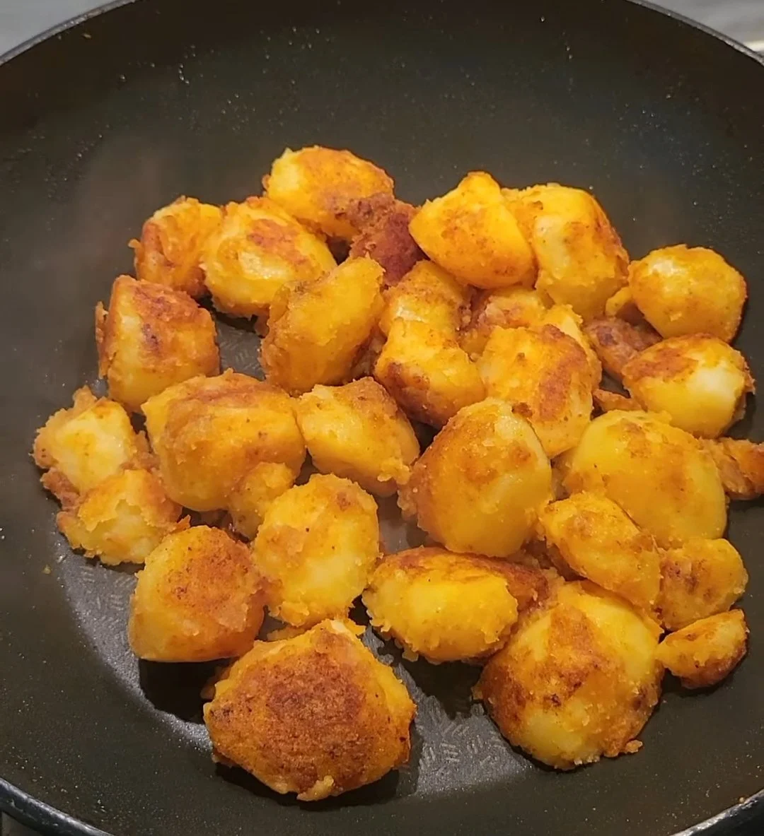 Gebakken aardappeltjes uit de pan