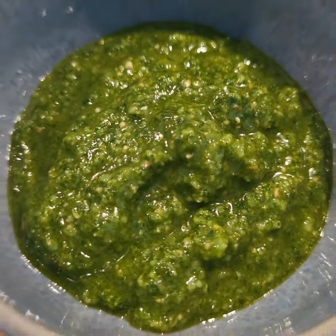 Verse basilicum pesto