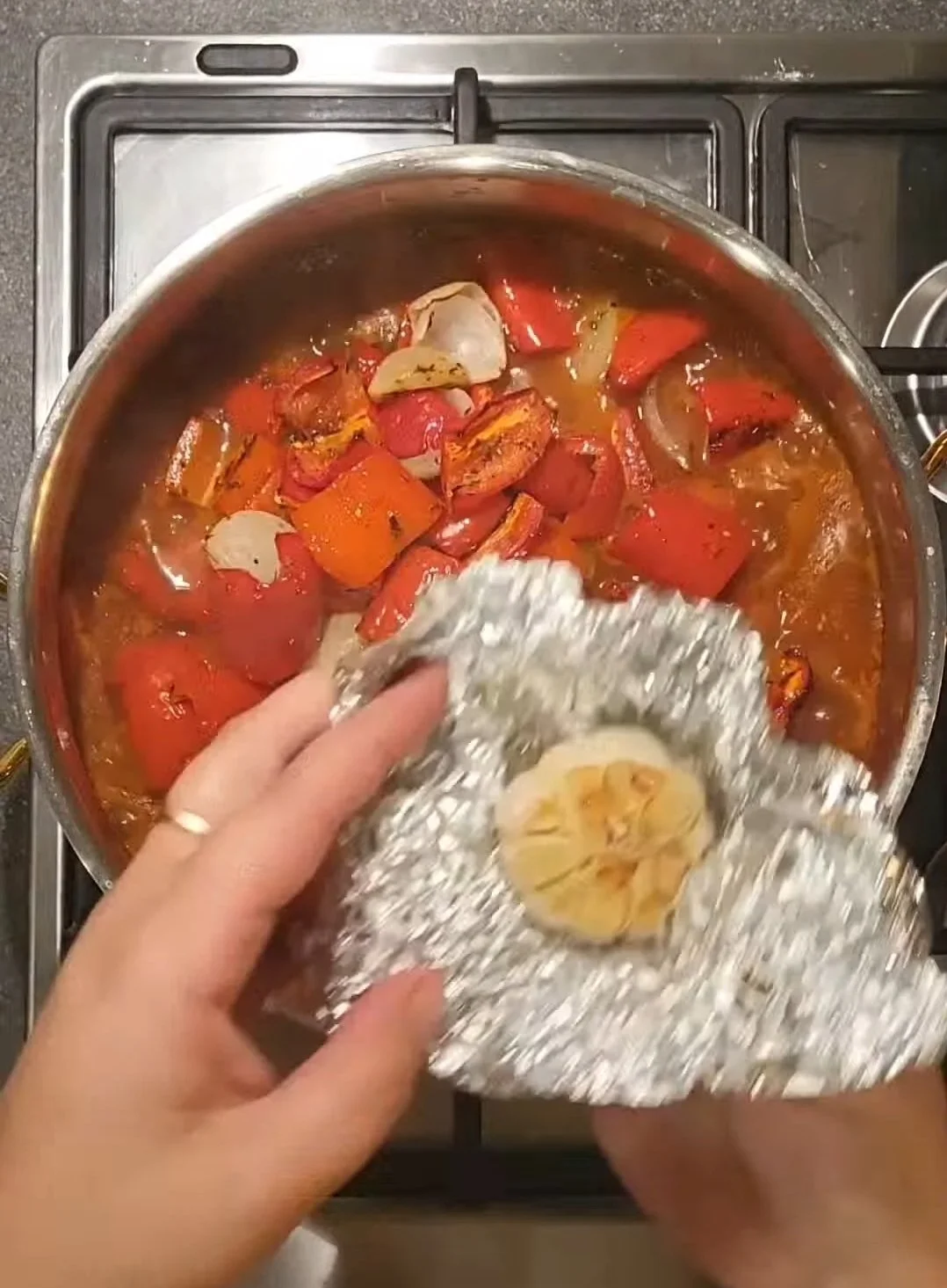 Gepofte knoflook uit de oven