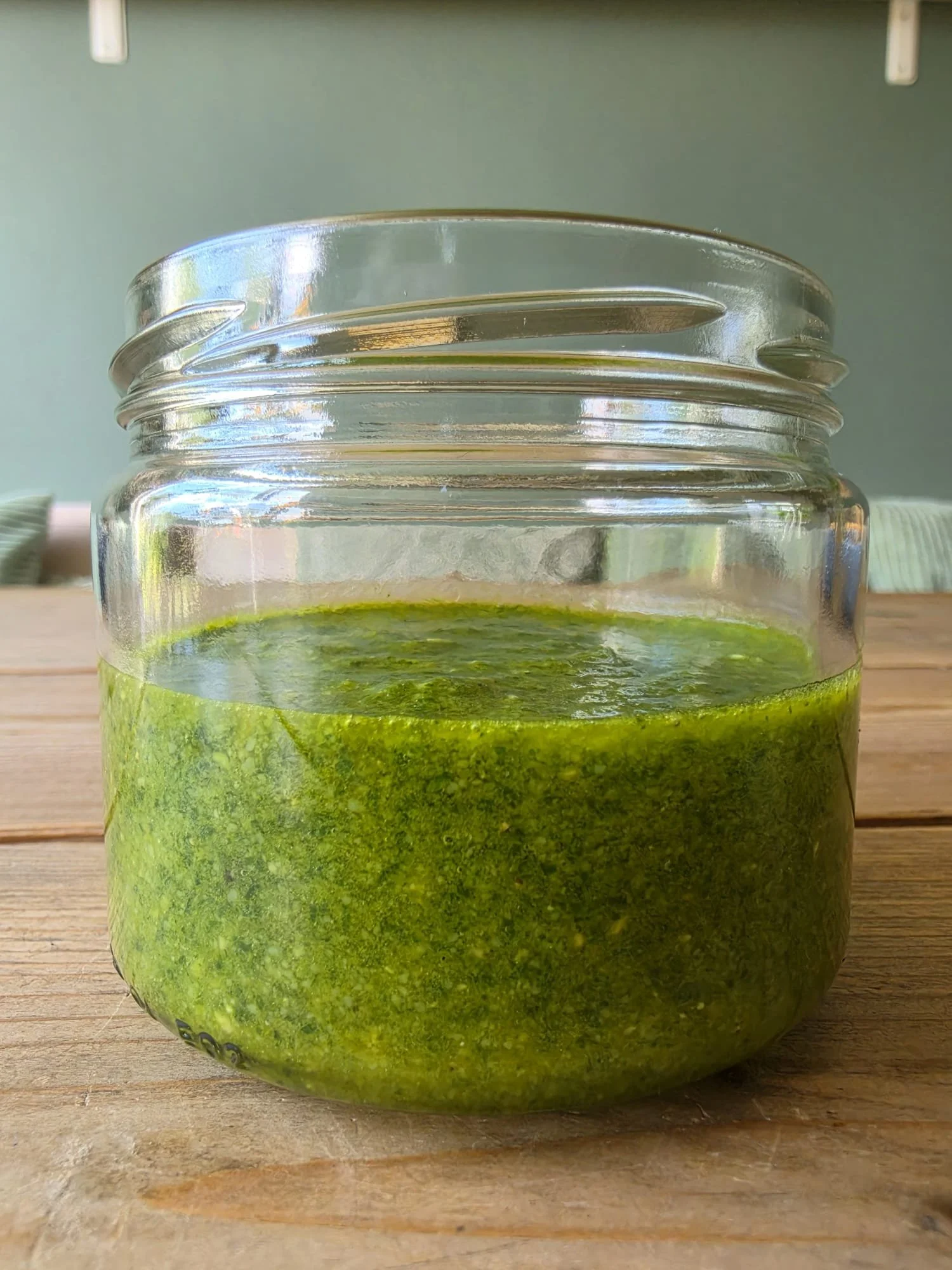 Verse basilicum pesto