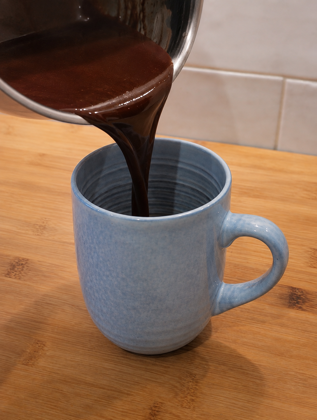Zelfgemaakte warme chocolademelk