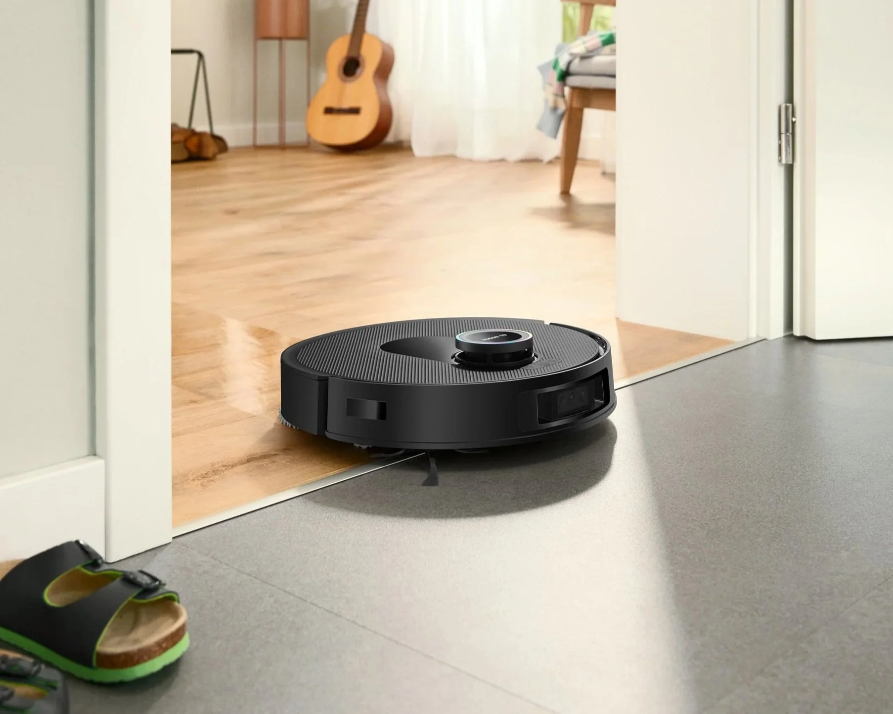 BO_Robotics_Spotless_doorstep_overcome_design_shot_variants_6.jpg
