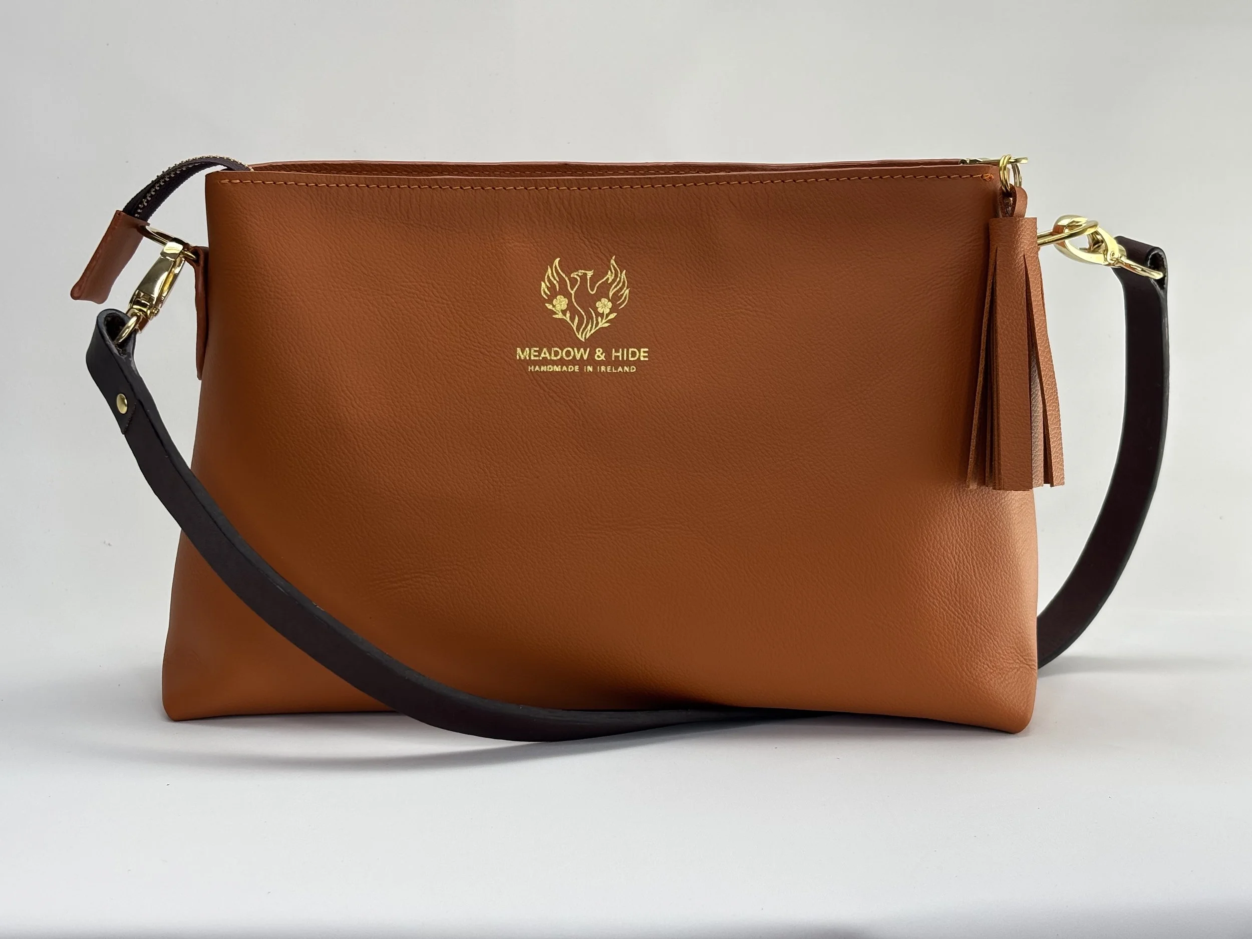 Overshoulder Tuscan tan