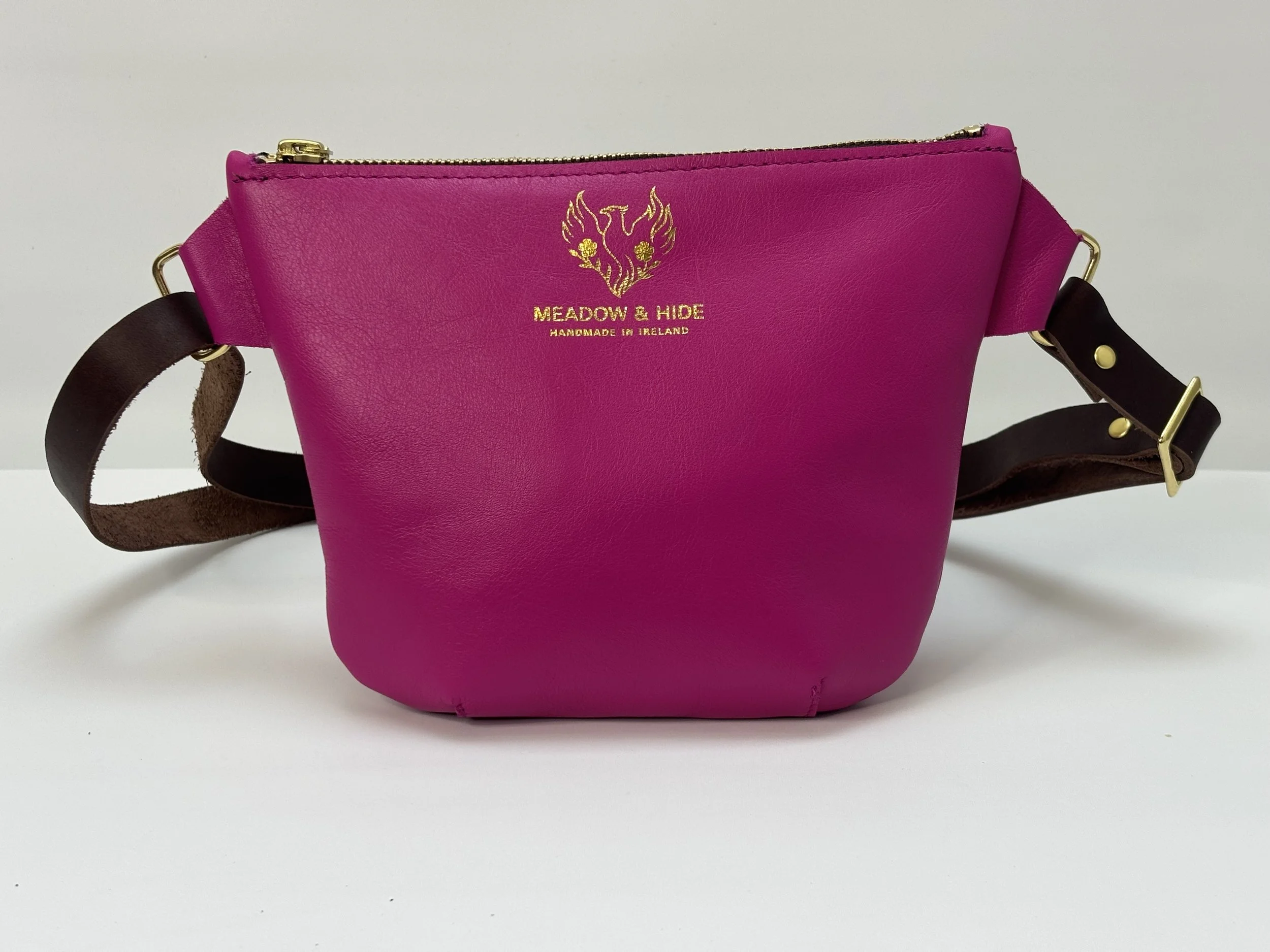 Adventurer Crossbody bag hot pink