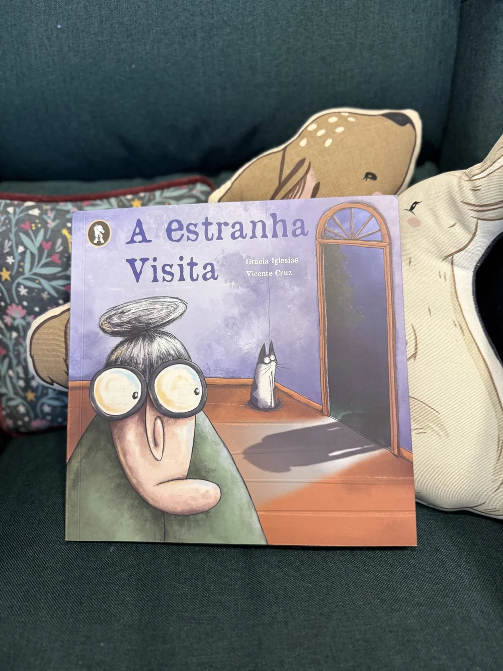 Capa do livro A estranha visita