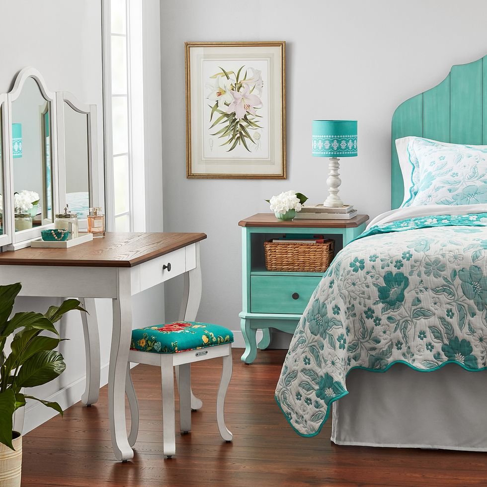 the-pioneer-woman-bedroom-furniture-648b88400e557.jpg