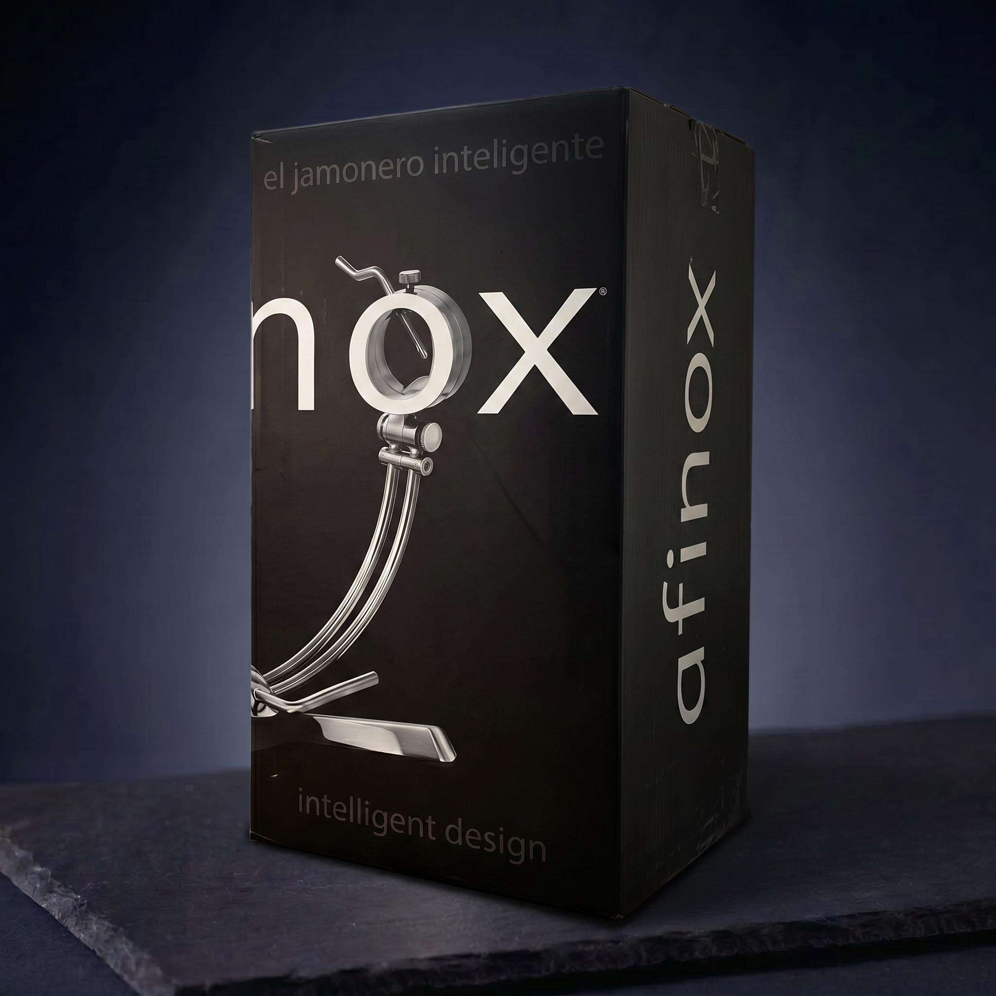 Caja Afinox en fondo oscuro.png