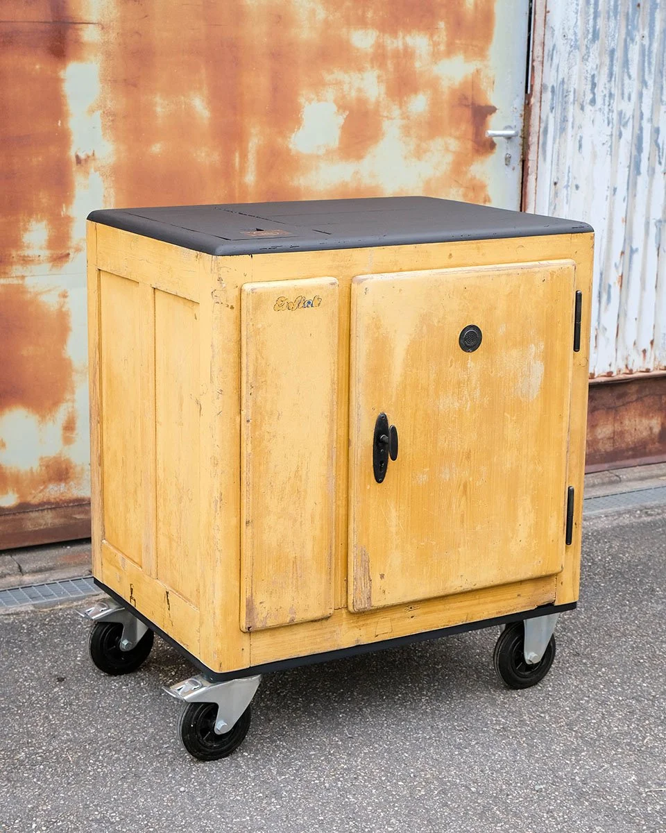 Restaurierter antiker Eisschrank für unsere Kundin.