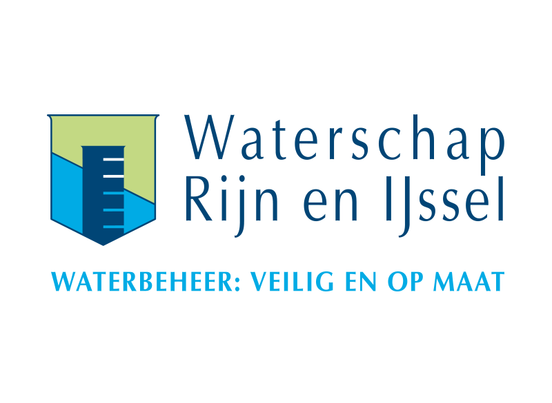 Logo van Waterschap Rijn en IJssel met watergerelateerde iconen en de slogan 'Waterbeheer: Veilig en op Maat'.