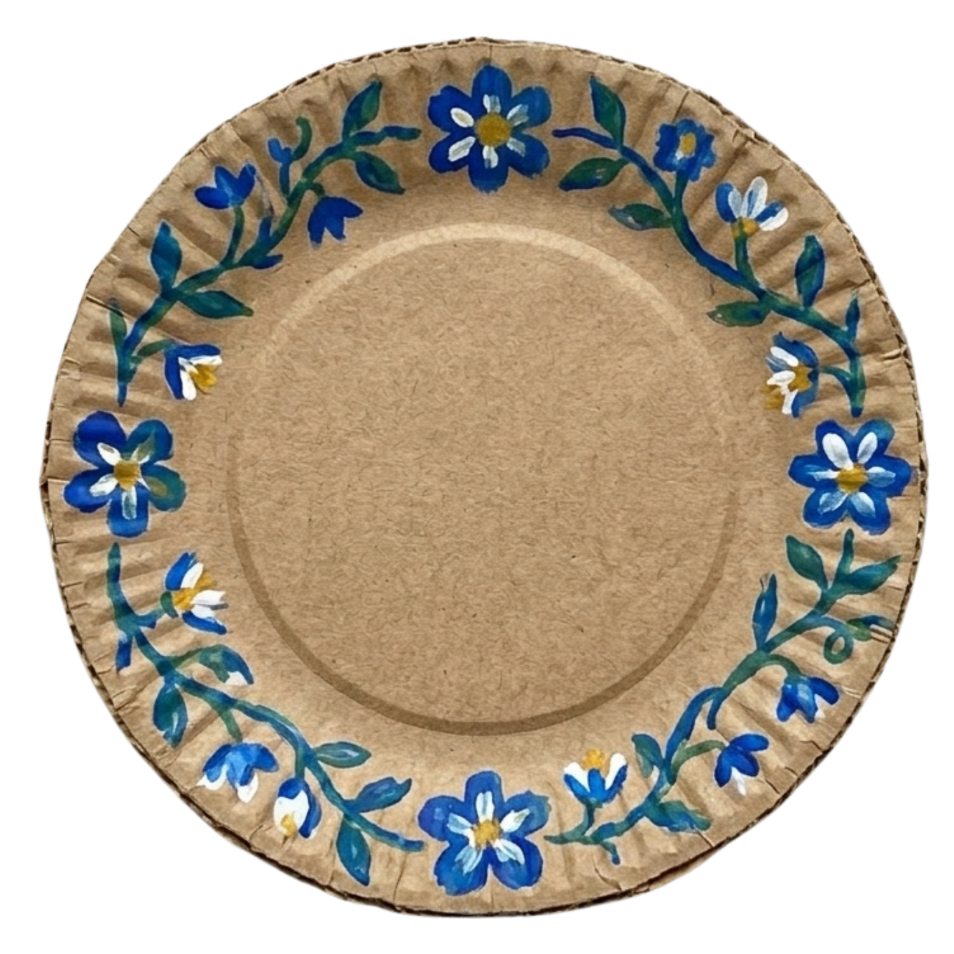 Pappteller mit blauer und weißer Blumenmuster am Rand, braune Hintergrundfarbe.