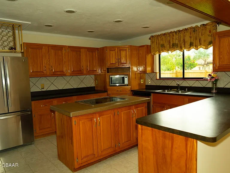 Kitchen 2.webp