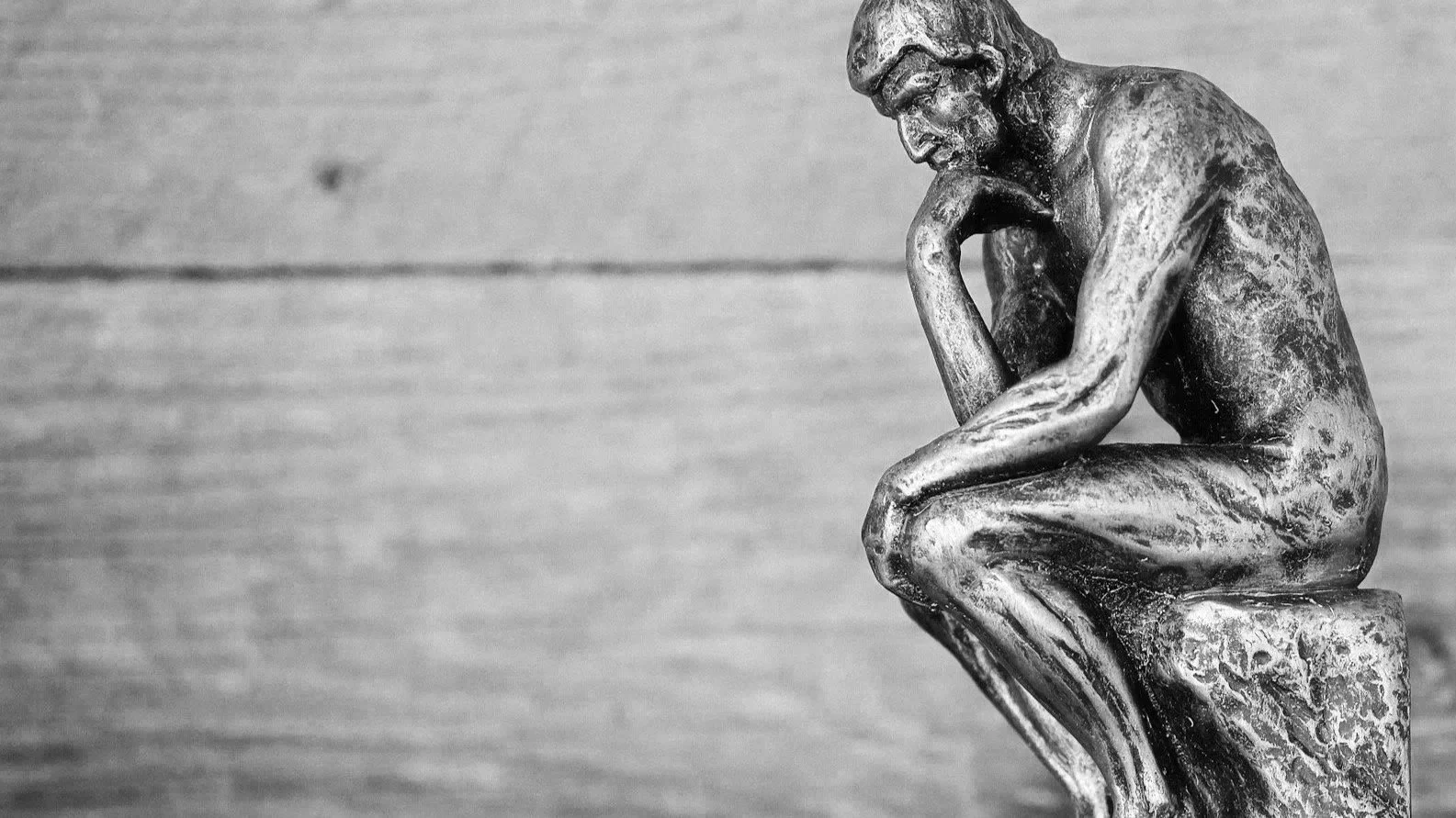 Beaucoup d'utilisateurs sollicitent le "Système 1" de l'IA : une réponse réflexe, rapide et sans recul. L'activation : Ma méthode force l'IA à basculer en "Système 2". En encodant votre PEN, nous obligeons la machine à engager un processus de rai