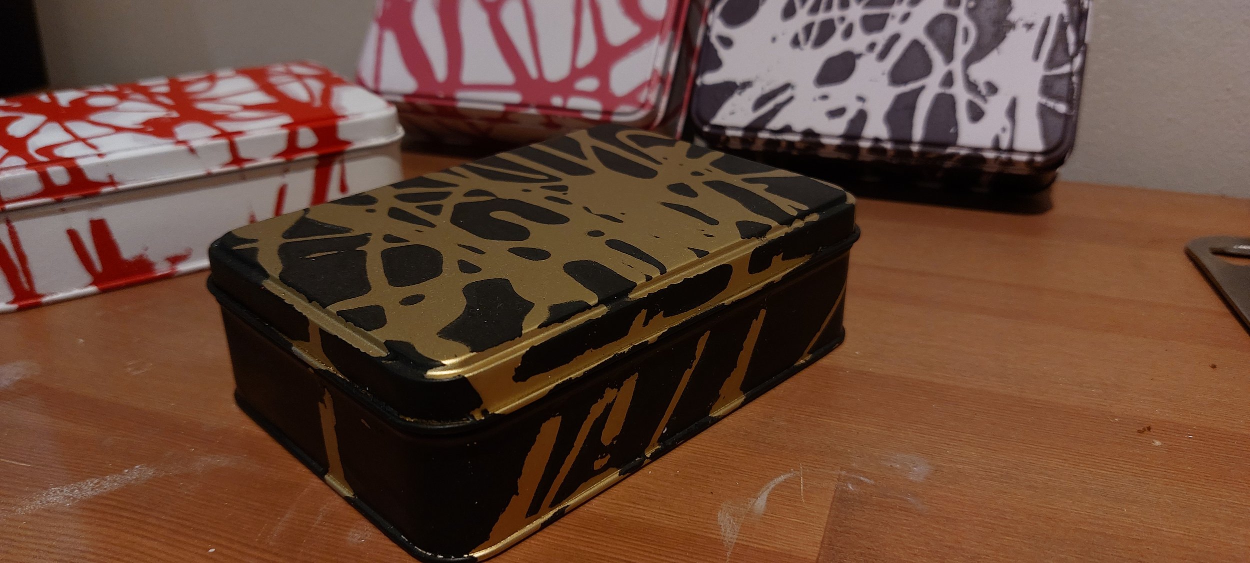 Large Tin • Dribble