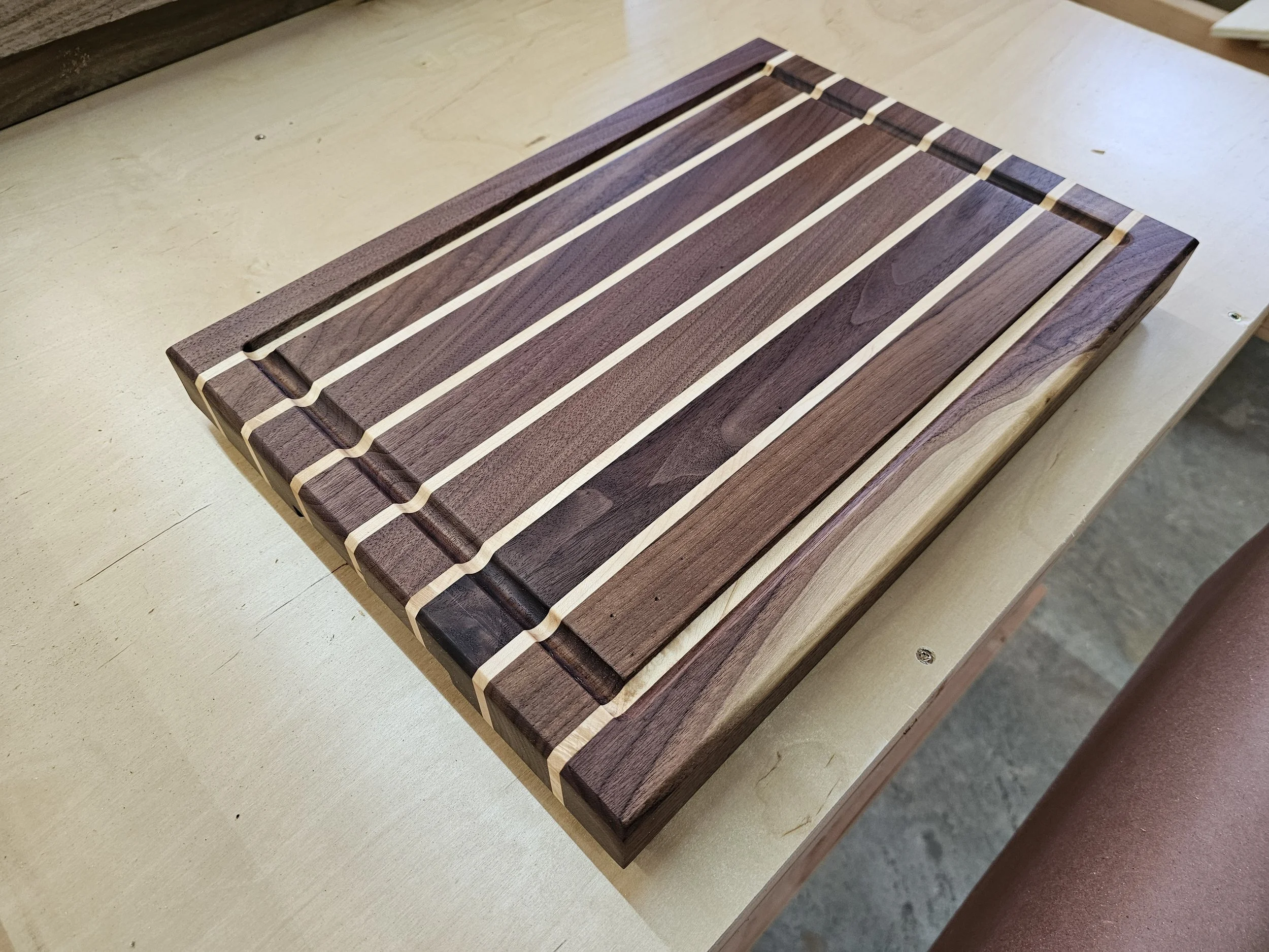 Walnut Side Grain Cutting Board with Maple Accents