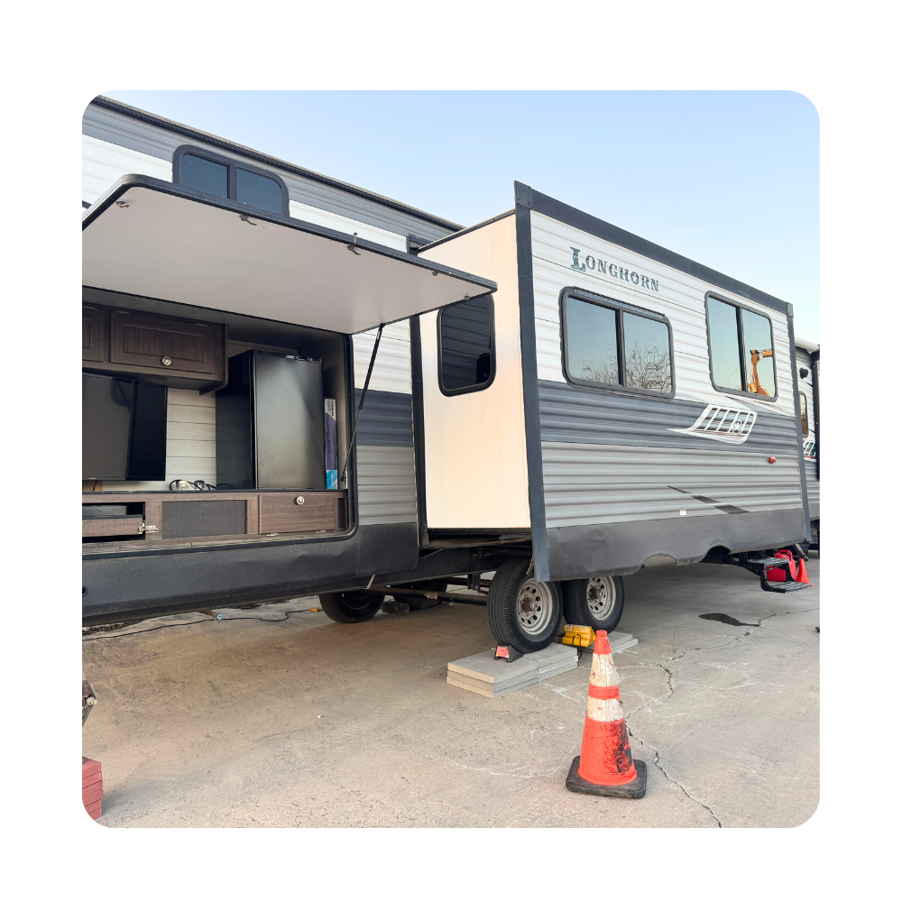 MC10128 - 2018 Crossroads Longhorn RV 3.png