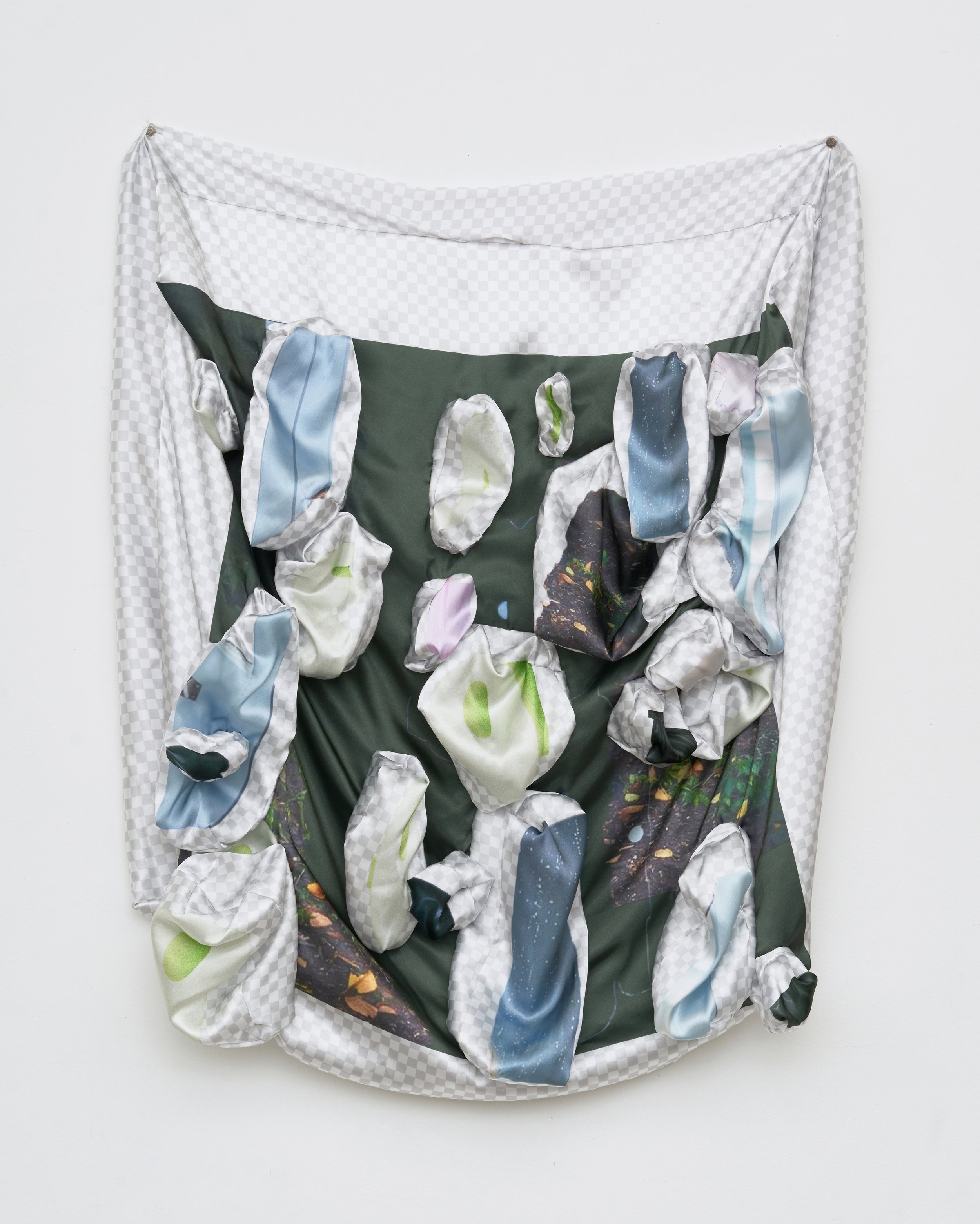 디지털 껍질05, 2022,샤무즈 공단에 디지털 프린트, 손바느질,90x90cm .jpg