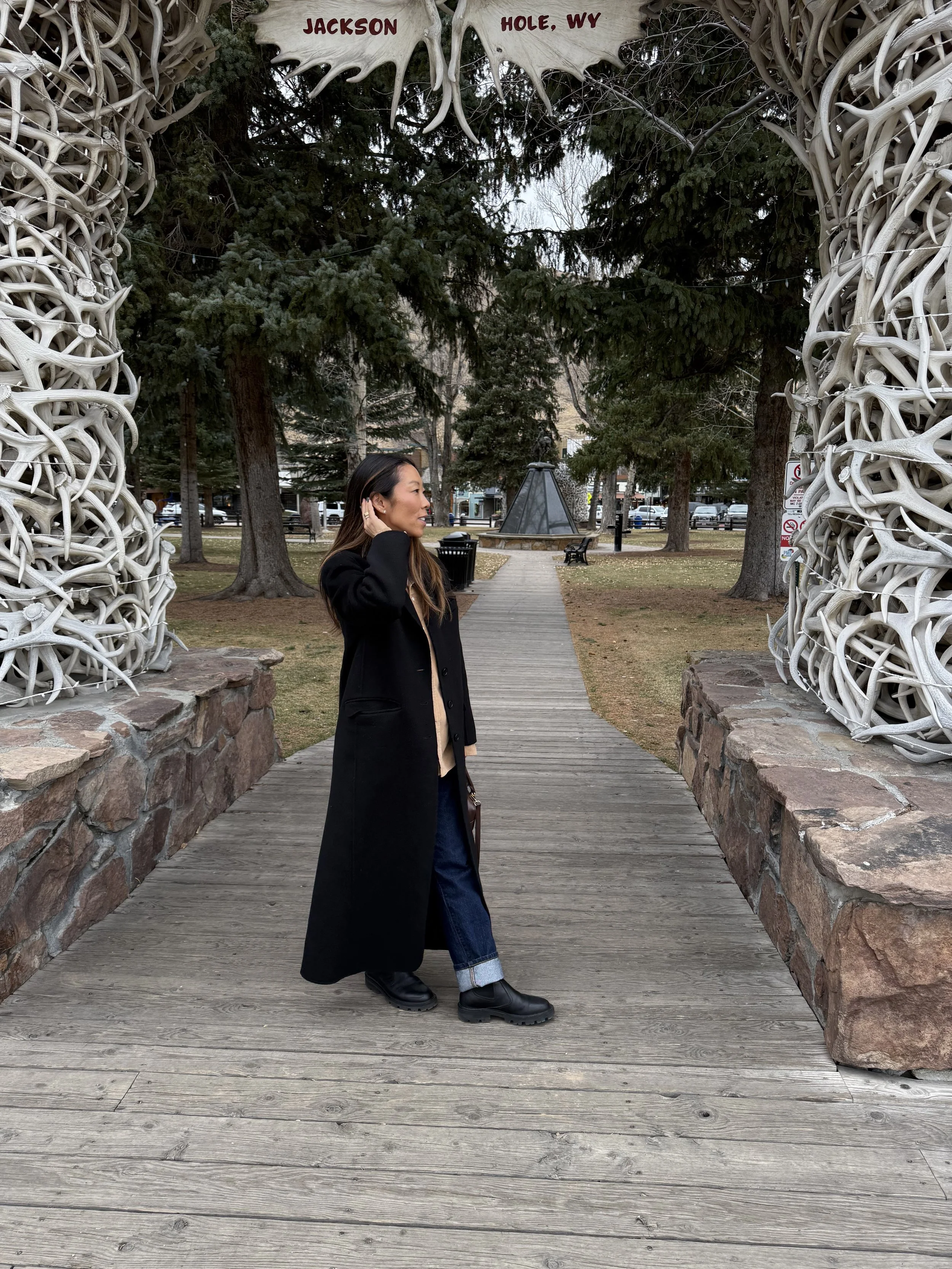 the street style and fashion of KAtie Postyn of KLP STYLED who is a perosonal stylist and fashion aadvisor in brooklyn ny and new york city NYC. she is a personal stylist who does in home cloet edits, shops for you and does lookbooks and vacation sty