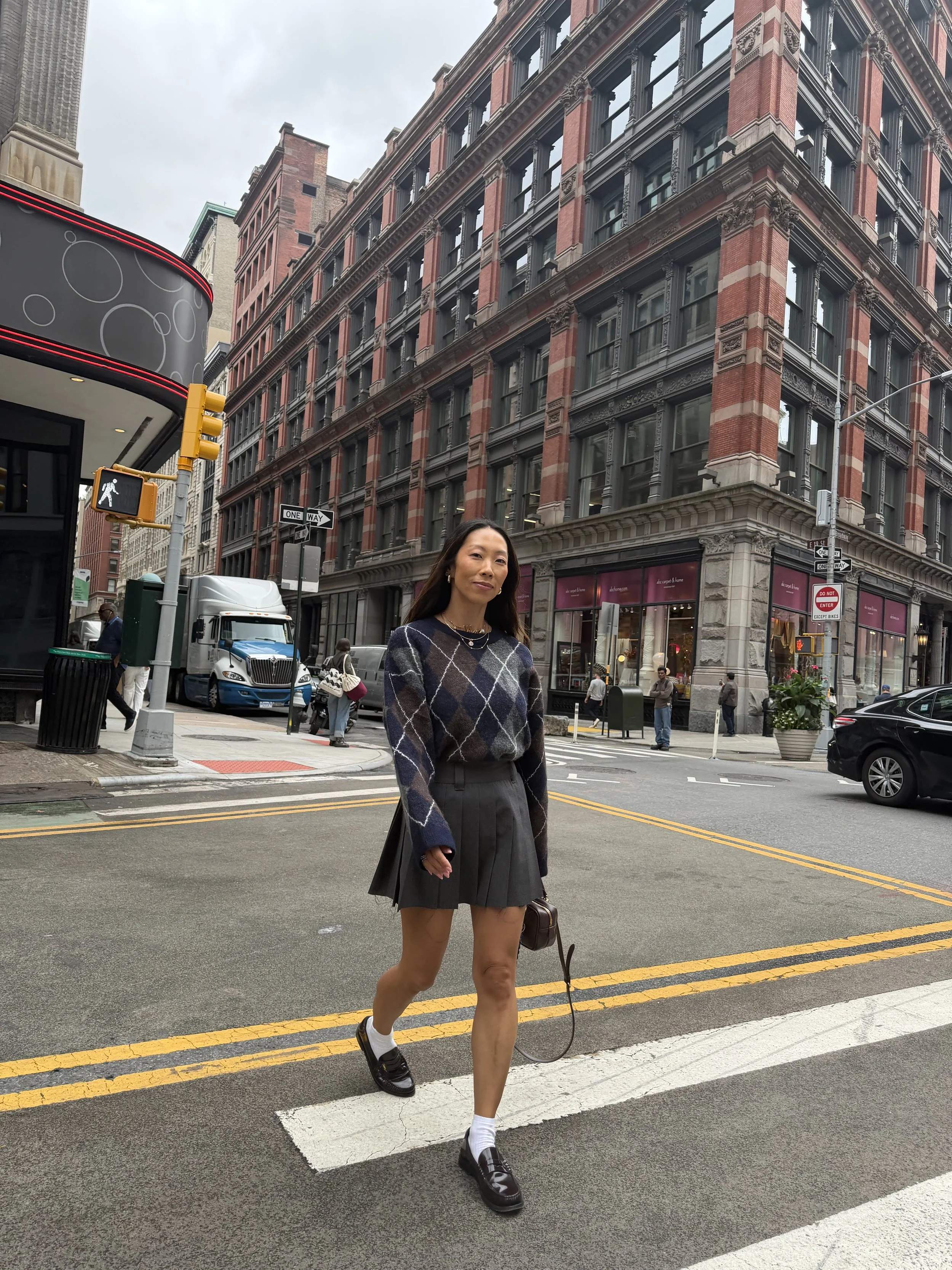 the street style and fashion of KAtie Postyn of KLP STYLED who is a perosonal stylist and fashion aadvisor in brooklyn ny and new york city NYC. she is a personal stylist who does in home cloet edits, shops for you and does lookbooks and vacation sty