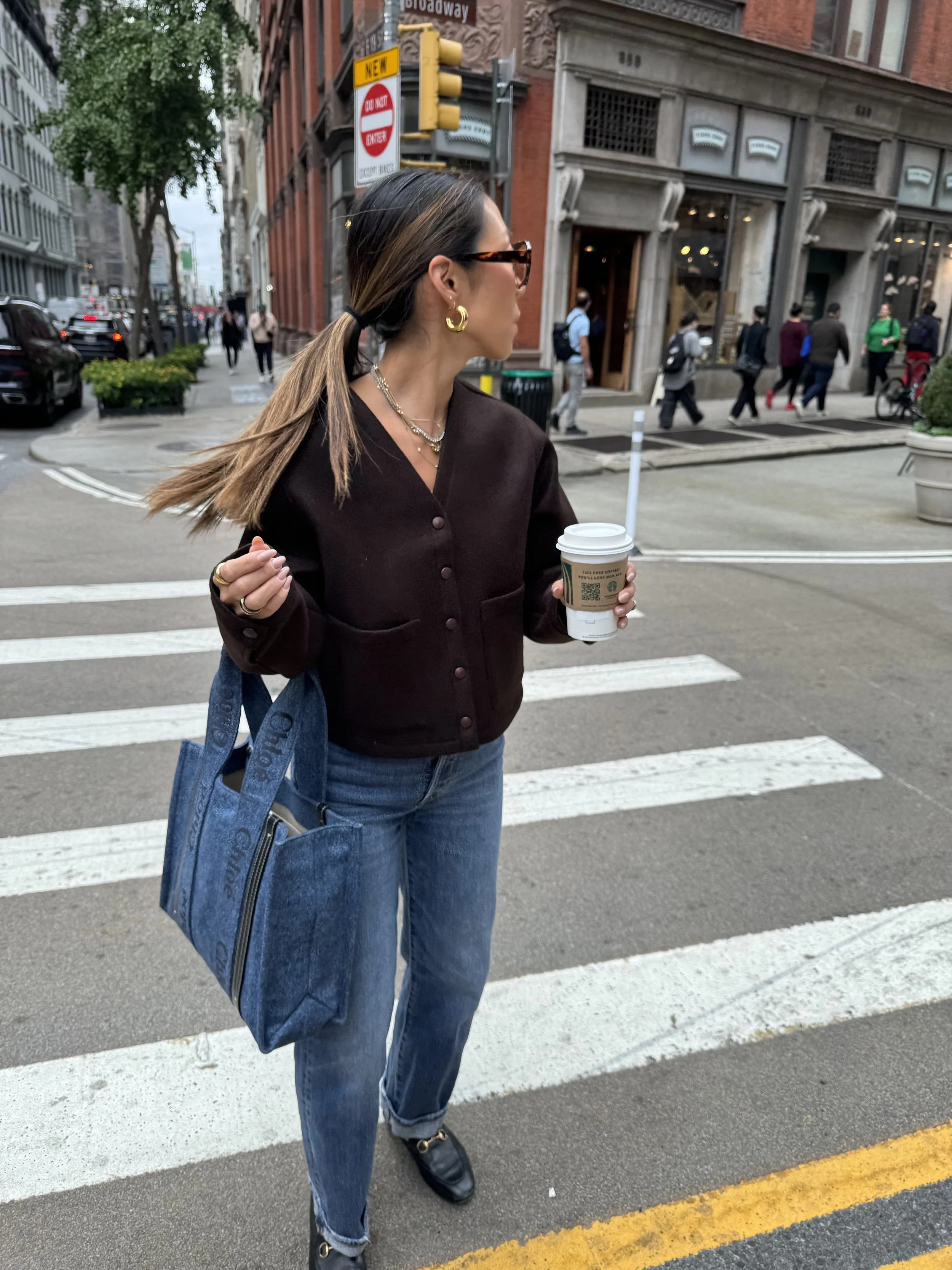 the street style and fashion of KAtie Postyn of KLP STYLED who is a perosonal stylist and fashion aadvisor in brooklyn ny and new york city NYC. she is a personal stylist who does in home cloet edits, shops for you and does lookbooks and vacation sty