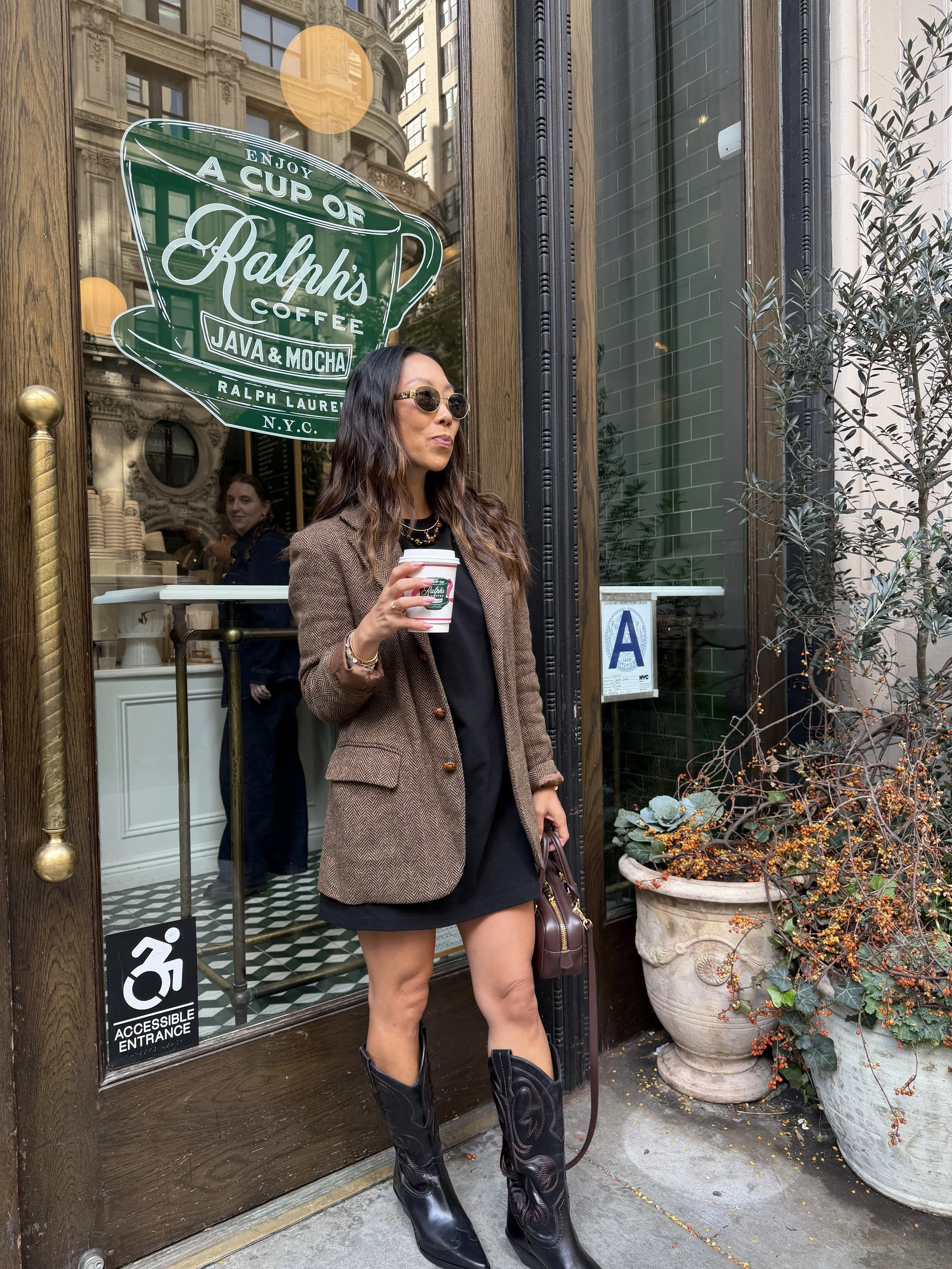 the street style and fashion of KAtie Postyn of KLP STYLED who is a perosonal stylist and fashion aadvisor in brooklyn ny and new york city NYC. she is a personal stylist who does in home cloet edits, shops for you and does lookbooks and vacation sty