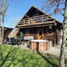 hen party lodge with hot tub Lincoln