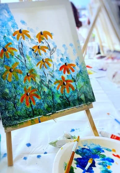 paint and sip hen do activity