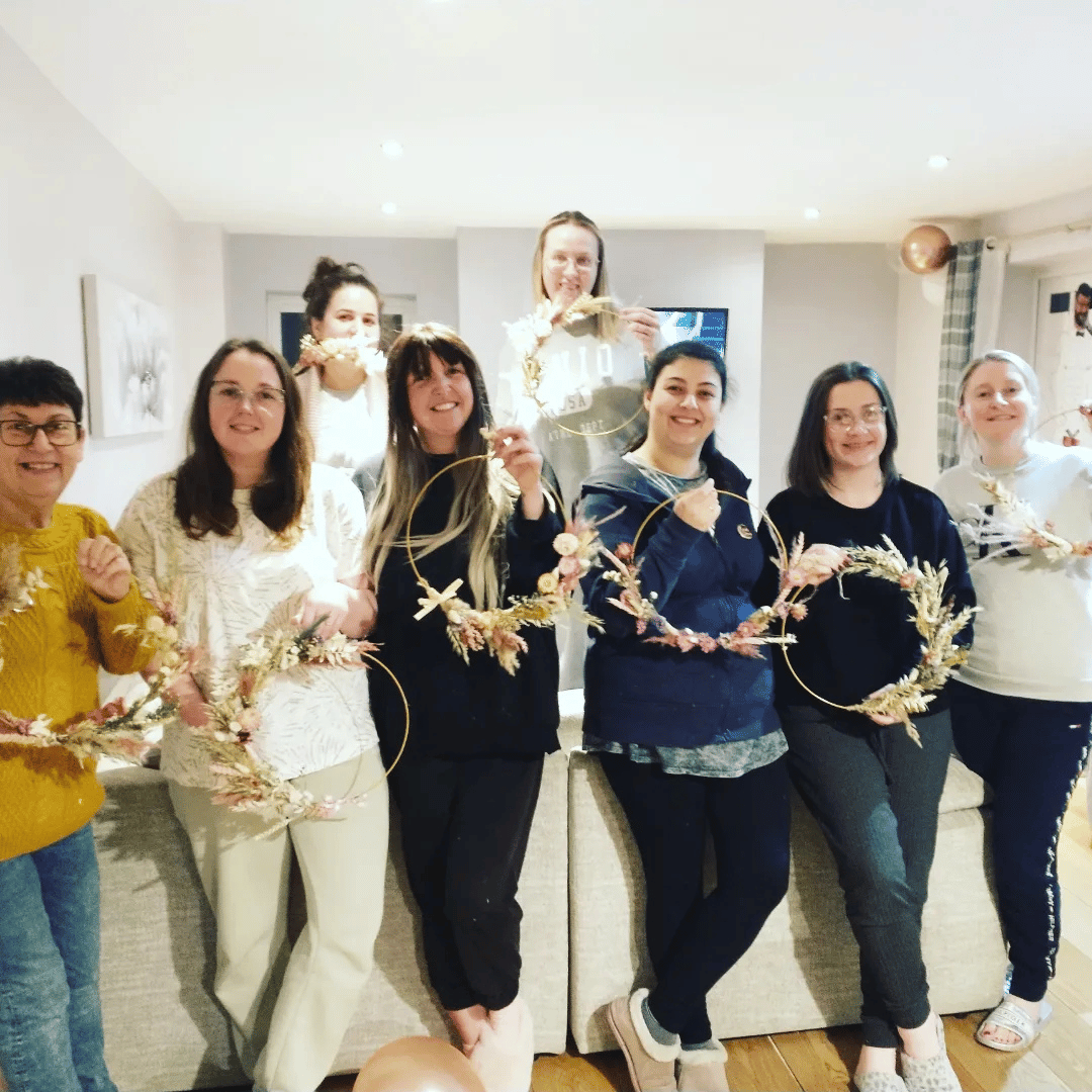 dried flower wreath hen party activity UK