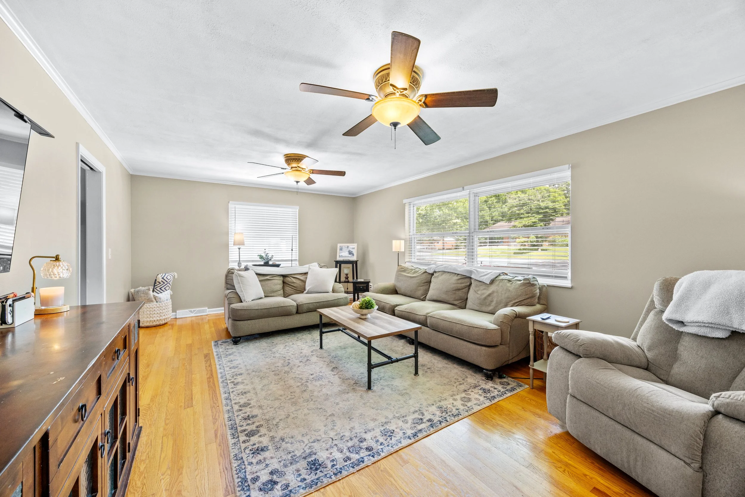 Living Room-3.jpg