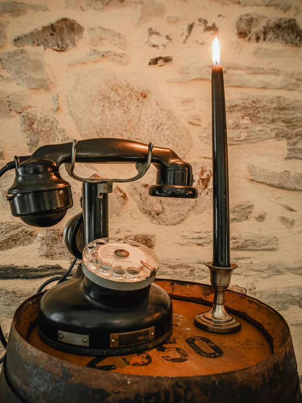Téléphone ancien – accessoire déco Speakeasy style club clandestin