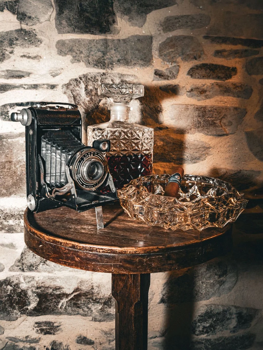 Accessoires Speakeasy – appareil photo vintage et objets rétro