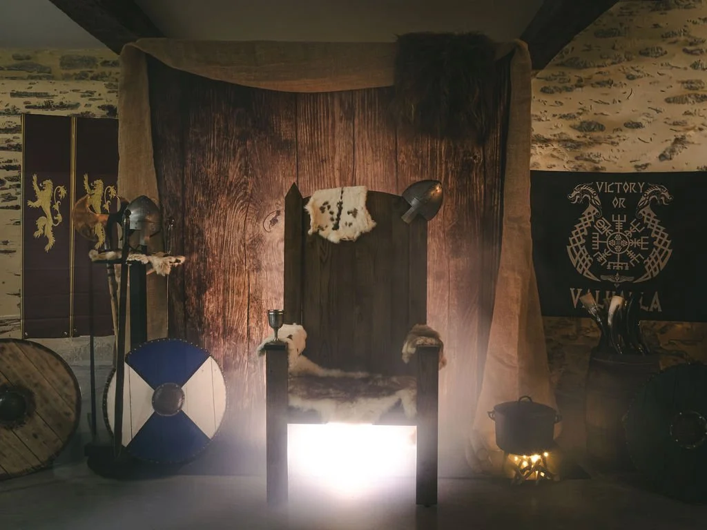 Espace décor Viking, fond nordique, tonneaux et accessoires, Nantes