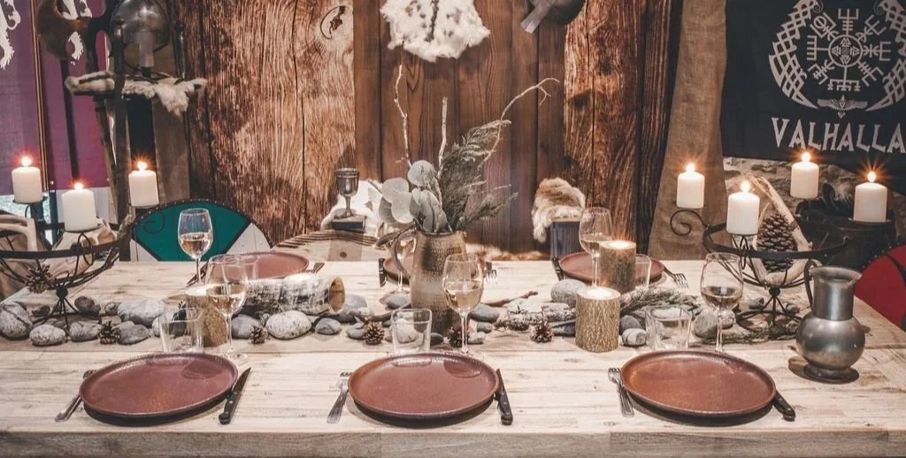 Table Viking, centre de table et bougies, décoration immersive
