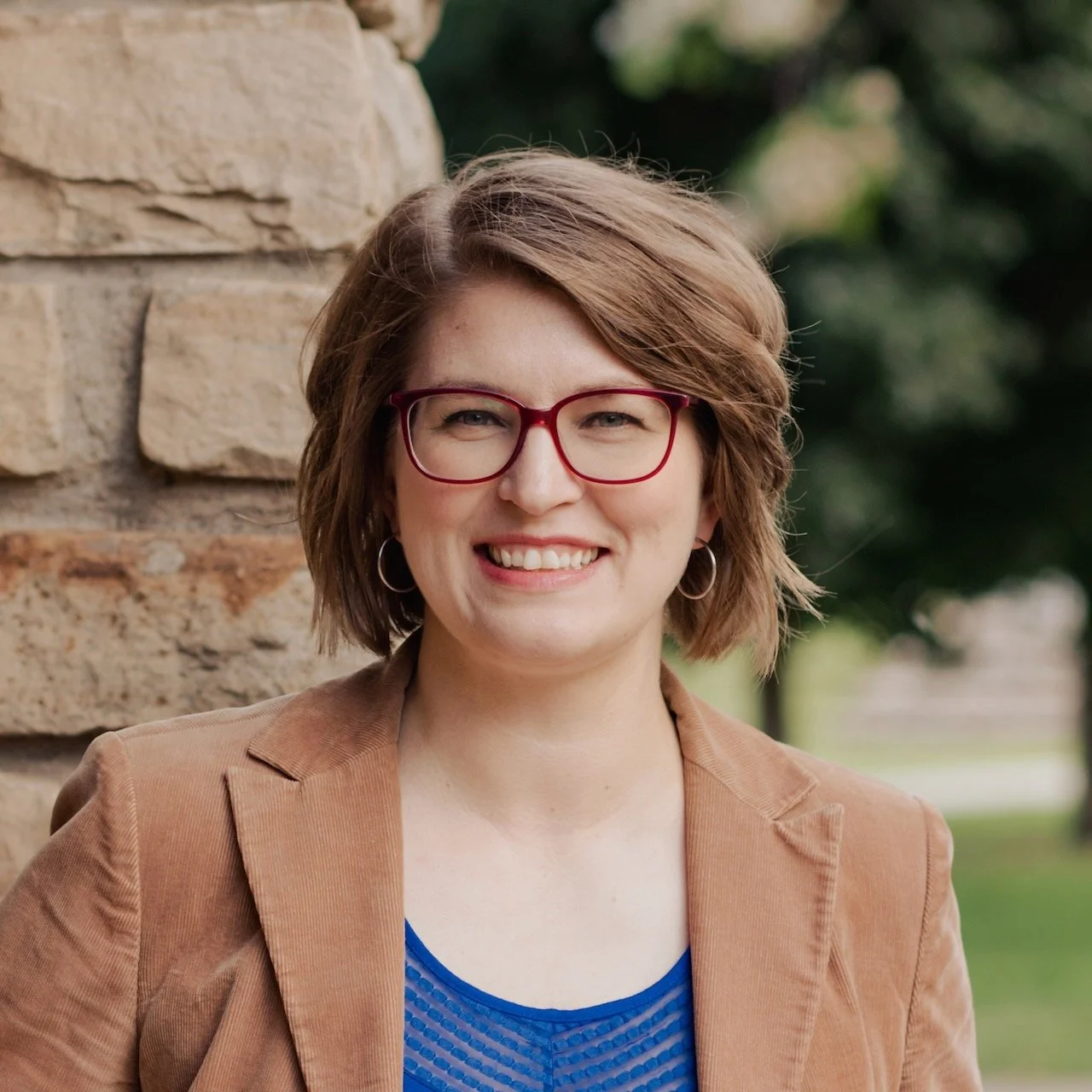 Photo of Elizabeth Peters, psychotherapist