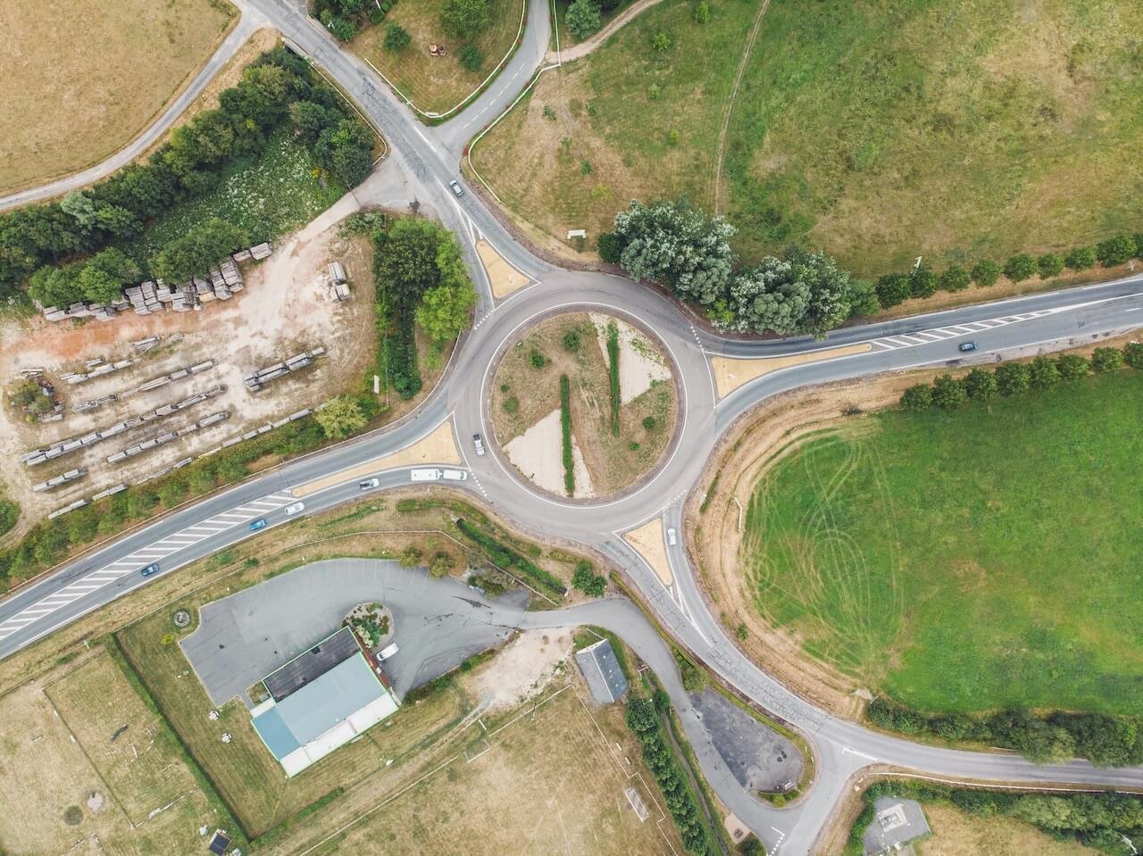 road roundabout with many possible destinations