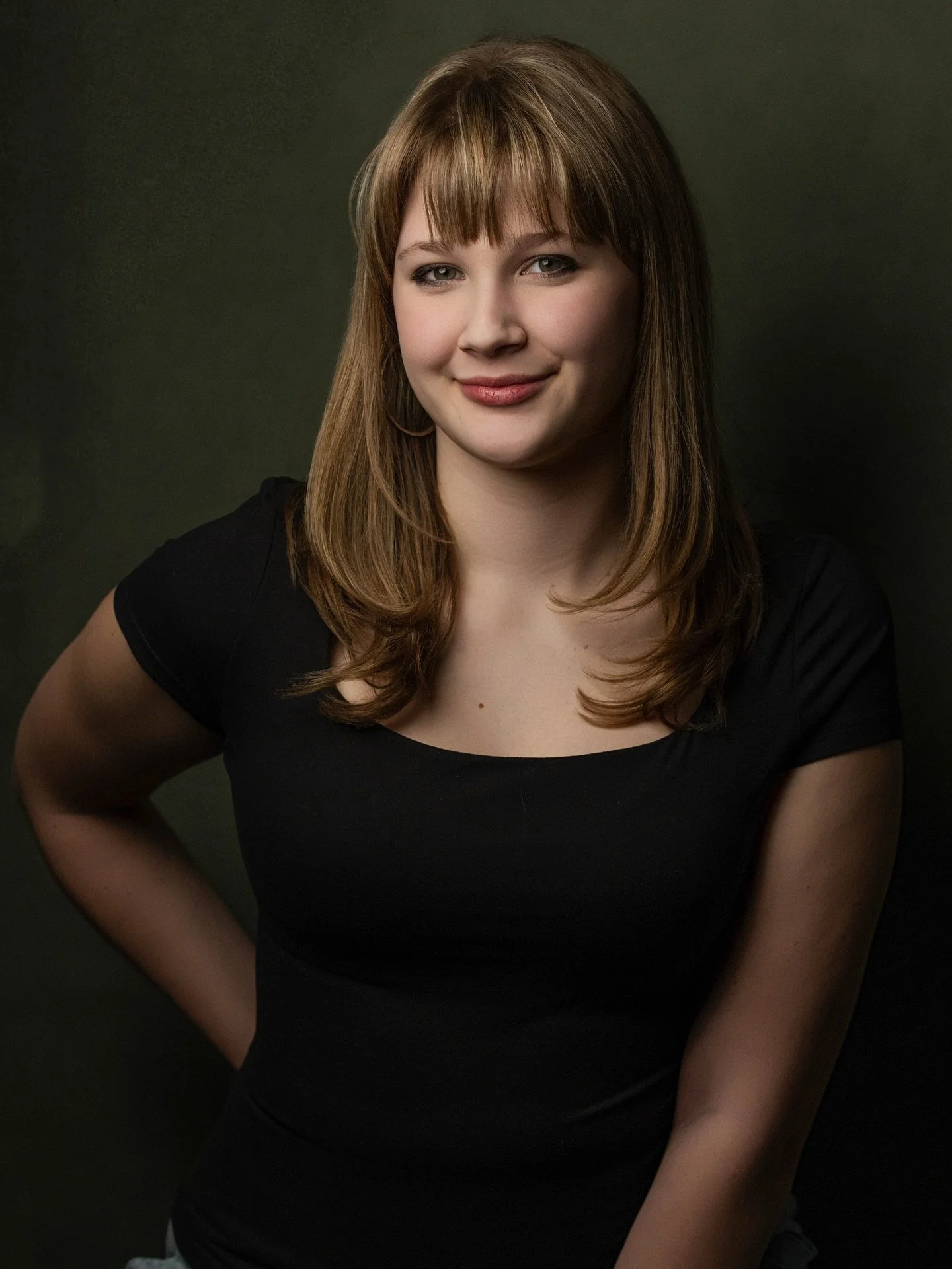 Look at how lovely @sophia_onstage looks by these different backdrops! 

Need new headshots? Book your session now and we will find your perfect backdrop! Link in bio 🔗
.
.
.
#headshotphotographer #headshotphotography #headshotphotographeratlanta #c