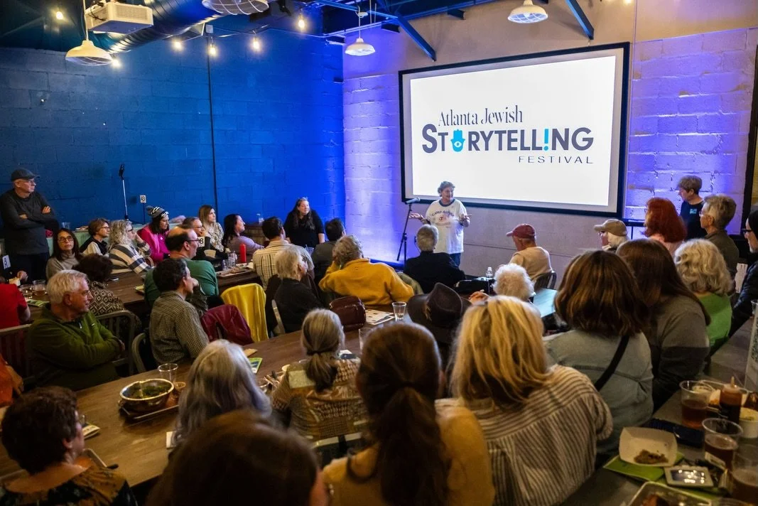 Just a little reminder that we love getting to be a part of your events by capturing the moments ❤️ Like this little #throwbackthursday to January&rsquo;s @thebremanmuseum  Storytelling! 

Head to our website to check out our booking info!
.
.
.
#eve